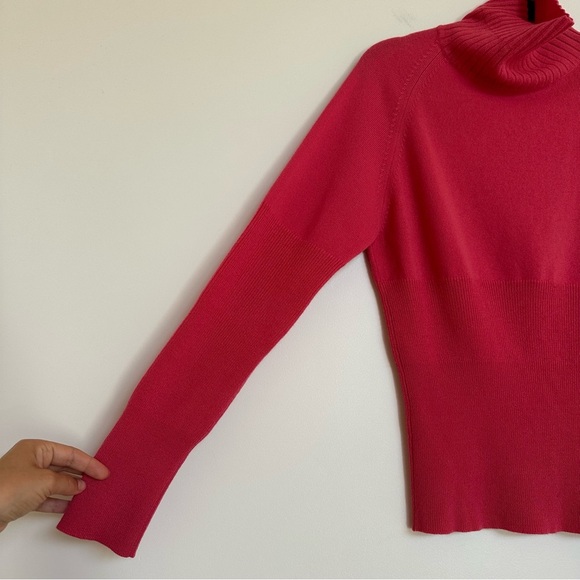 GUCCI Hot Pink 100% Cashmere Turtleneck/Cowl Neck Sweater Size Medium - Picture 3 of 14